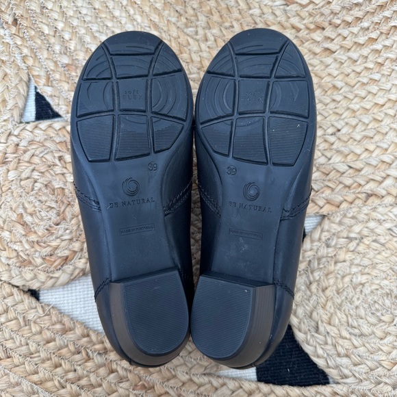 Black Block Heel Slip-On Shoes - Picture 5 of 5